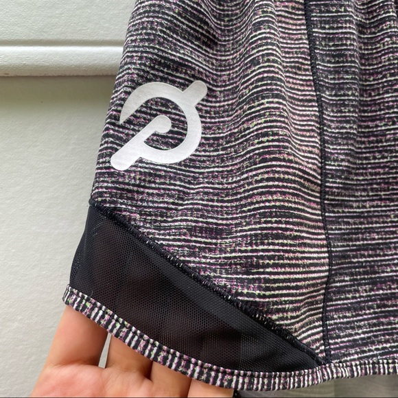 Lululemon Peloton Limitless 4" Hotty Hot Shorts 8 Tall - Picture 5 of 16